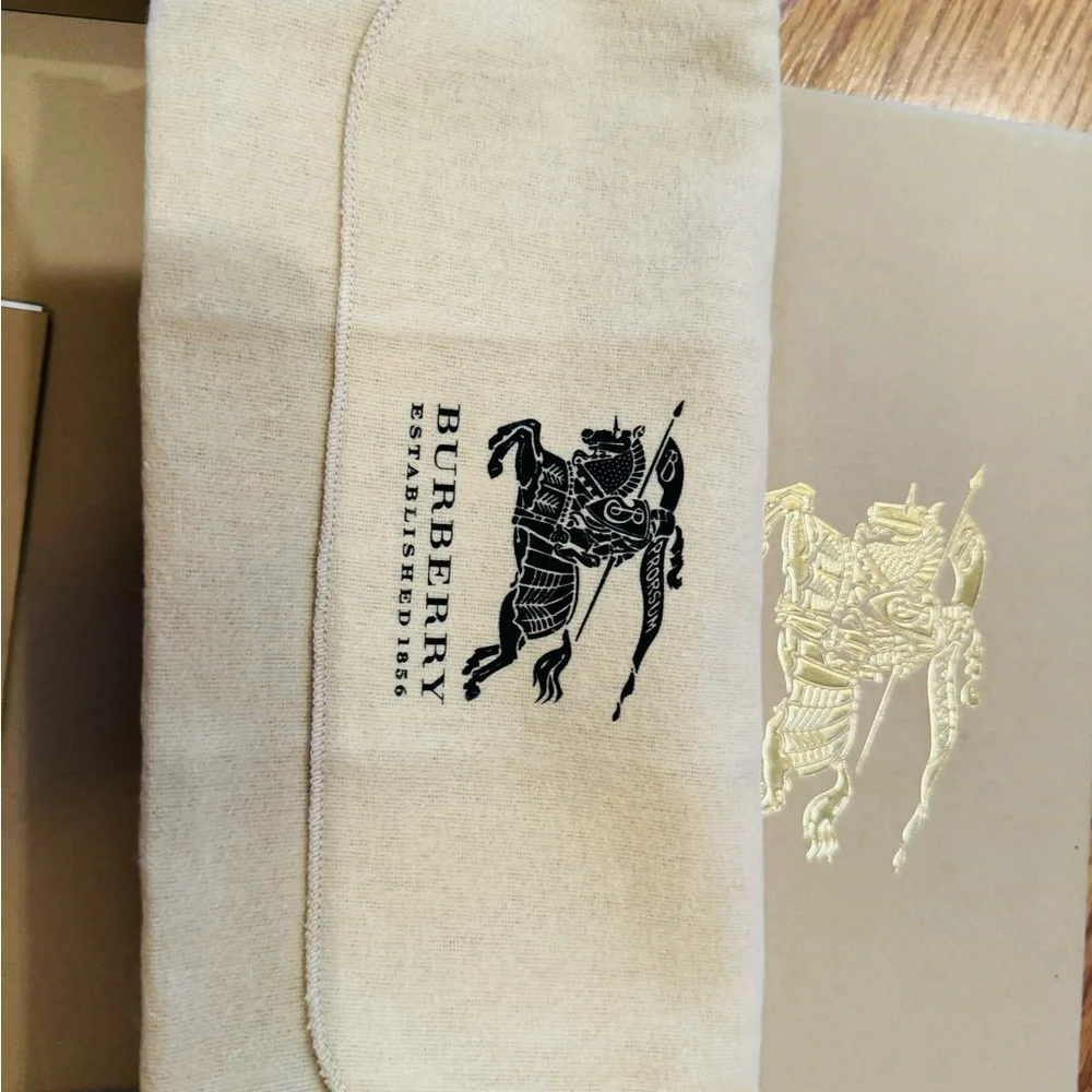 Burberry Original Authentic Wallet Pre-Loved - Picture 7 of 14